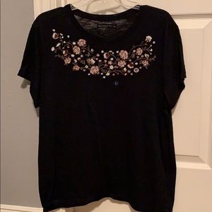 Abercrombie & Fitch black tee with floral design